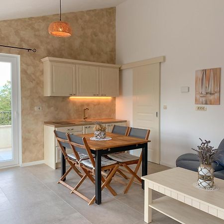 Villa Alara - Charming Villa With Heated Swimming Pool Milohnici Bagian luar foto