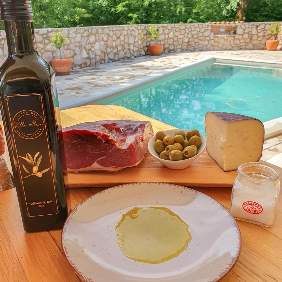 Villa Alara - Charming Villa With Heated Swimming Pool Milohnici Bagian luar foto