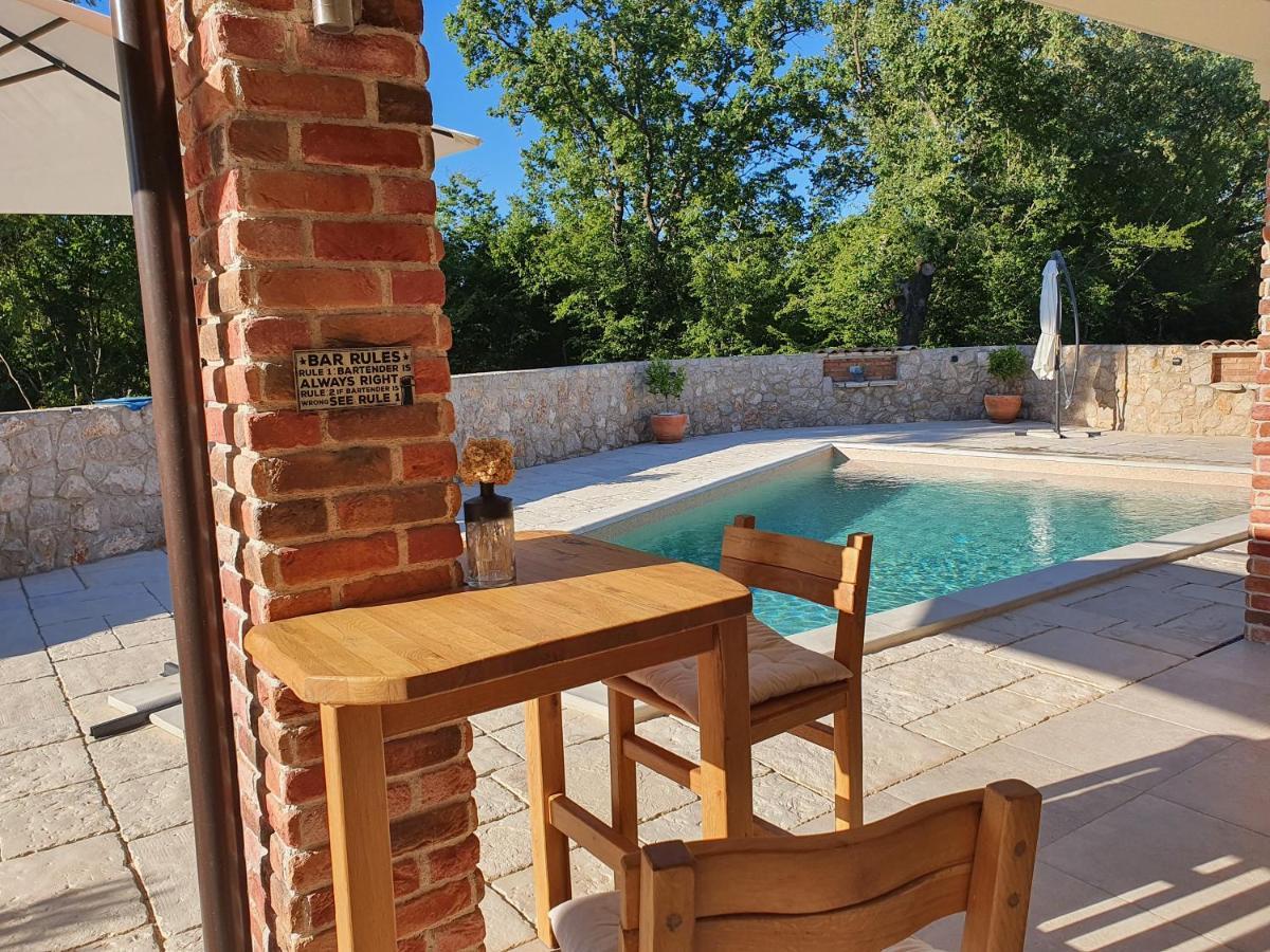 Villa Alara - Charming Villa With Heated Swimming Pool Milohnici Bagian luar foto