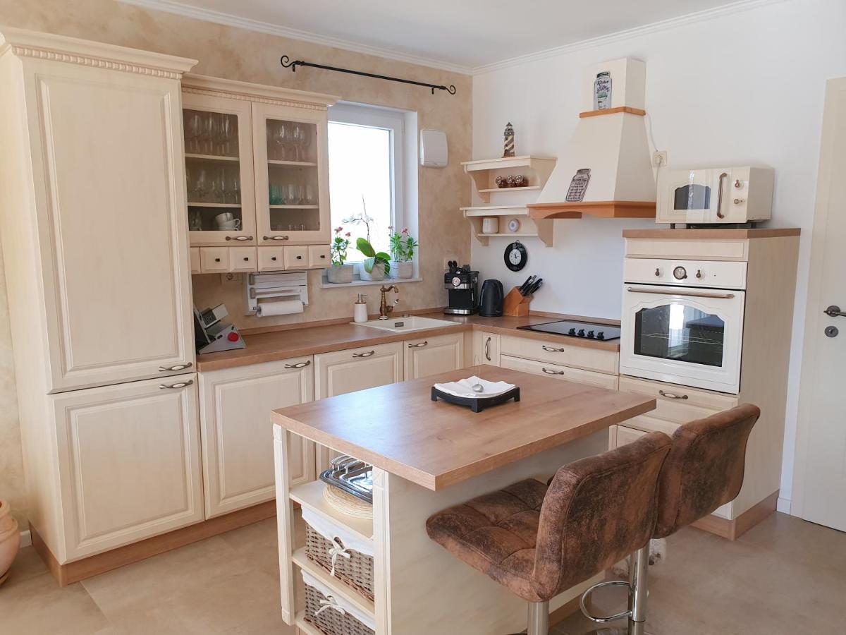 Villa Alara - Charming Villa With Heated Swimming Pool Milohnici Bagian luar foto
