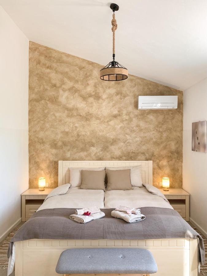 Villa Alara - Charming Villa With Heated Swimming Pool Milohnici Bagian luar foto