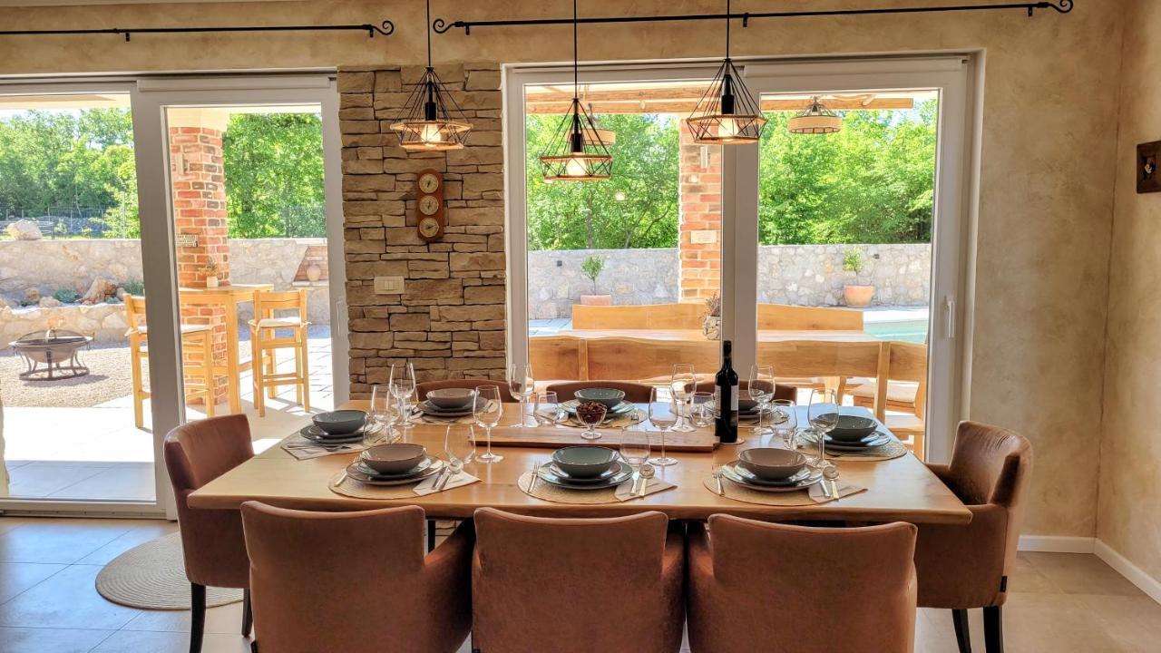 Villa Alara - Charming Villa With Heated Swimming Pool Milohnici Bagian luar foto