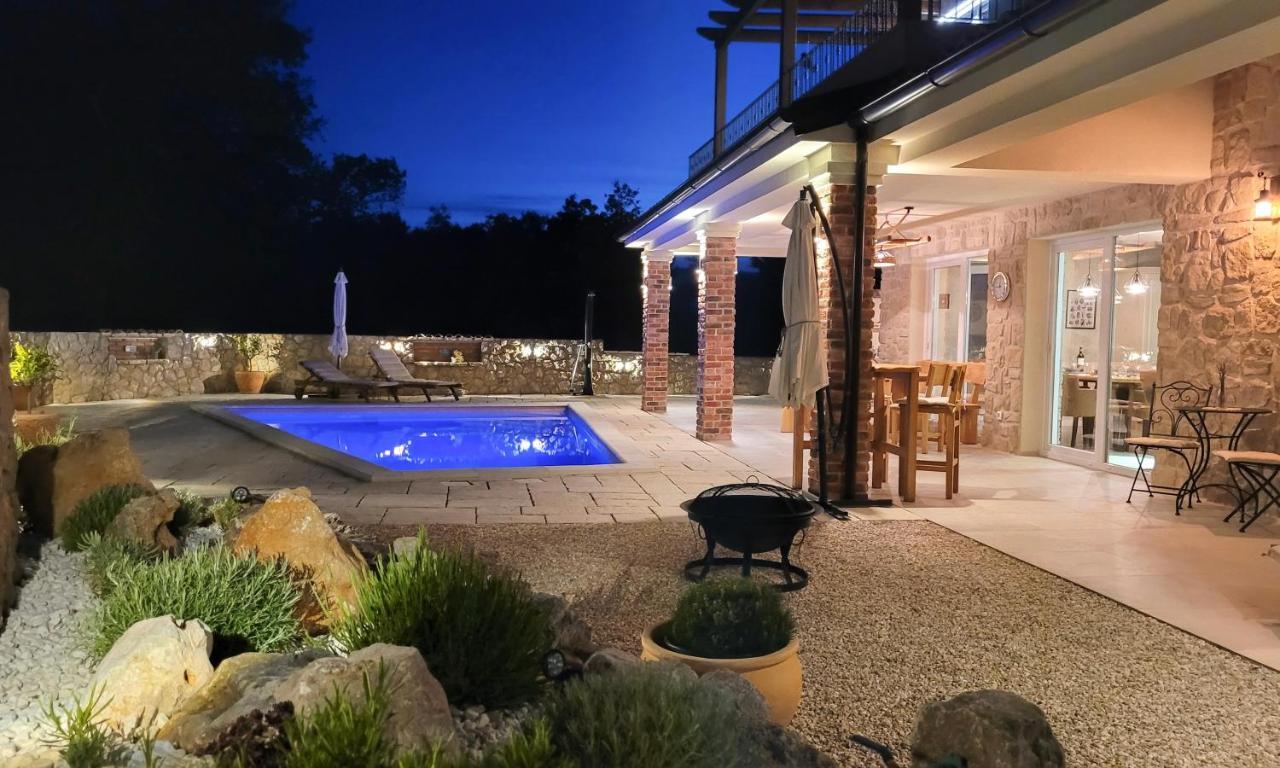 Villa Alara - Charming Villa With Heated Swimming Pool Milohnici Bagian luar foto
