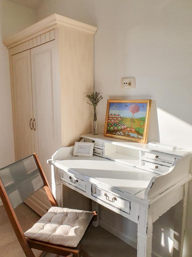 Villa Alara - Charming Villa With Heated Swimming Pool Milohnici Bagian luar foto