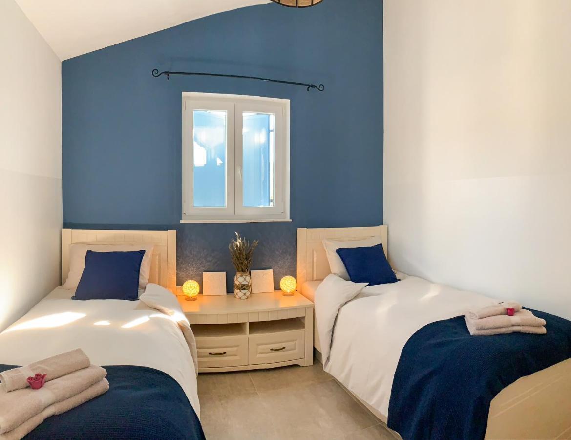 Villa Alara - Charming Villa With Heated Swimming Pool Milohnici Bagian luar foto