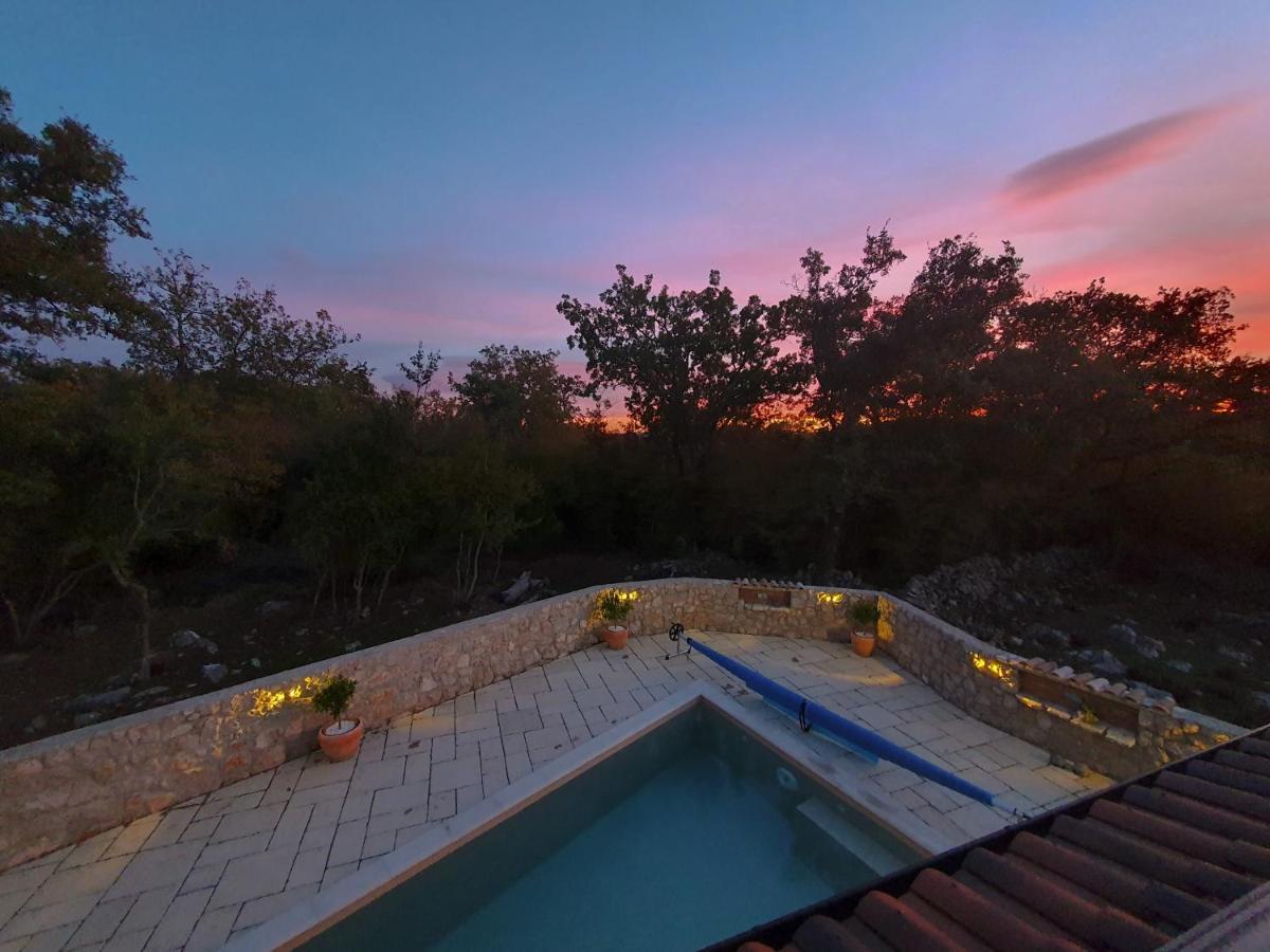 Villa Alara - Charming Villa With Heated Swimming Pool Milohnici Bagian luar foto