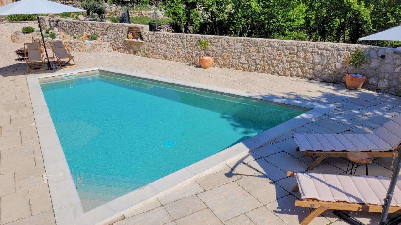 Villa Alara - Charming Villa With Heated Swimming Pool Milohnici Bagian luar foto